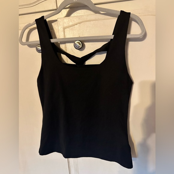 GAPFIT Studio Twist-Back Support Tank - Picture 6 of 11